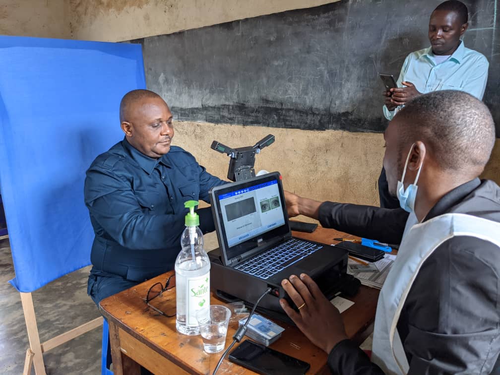 Processus électoral en RDC : sans beaucoup de bruits, le président national de la DCF-N se fait enrôler à Butembo, compatissant avec la population de Beni