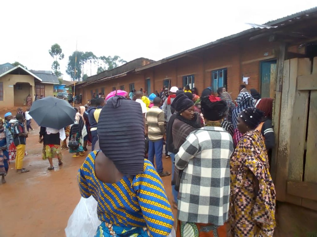 Butembo : Enrolement des électeurs, le superviseur et les agents affectés au centre de Lyambo à kalemire  accusés de corruption et d’insolence envers les requérants