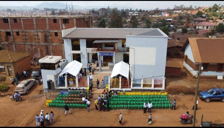 Butembo : le conservateur des titres immobiliers SONDIRYA SON, enthousiasmé par l’inauguration du bâtiment administratif de la circonscription foncière Butembo 2